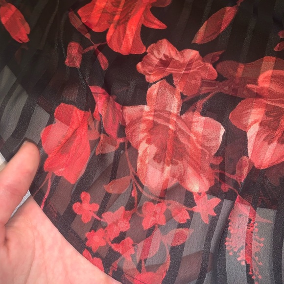 I.N. Studio 2X bell sleeve blouse black and red - Picture 7 of 8